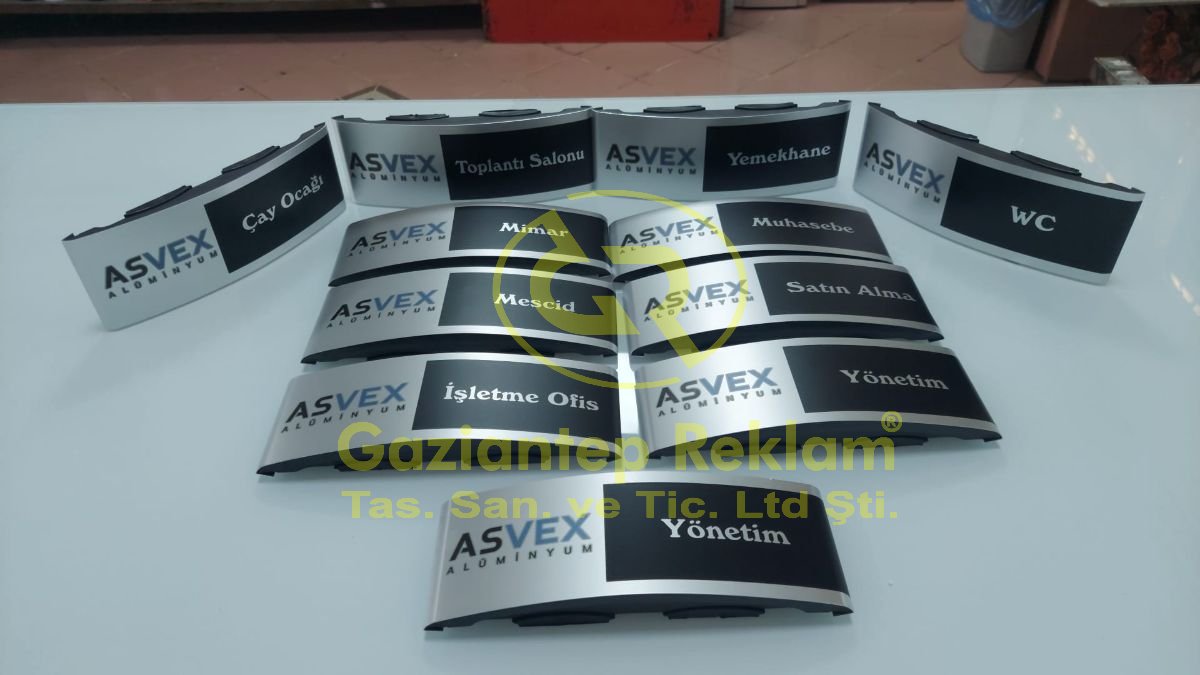 Kurumsal Alüminyum Yönlendirme ve Kapı İsimlik Sistemleri