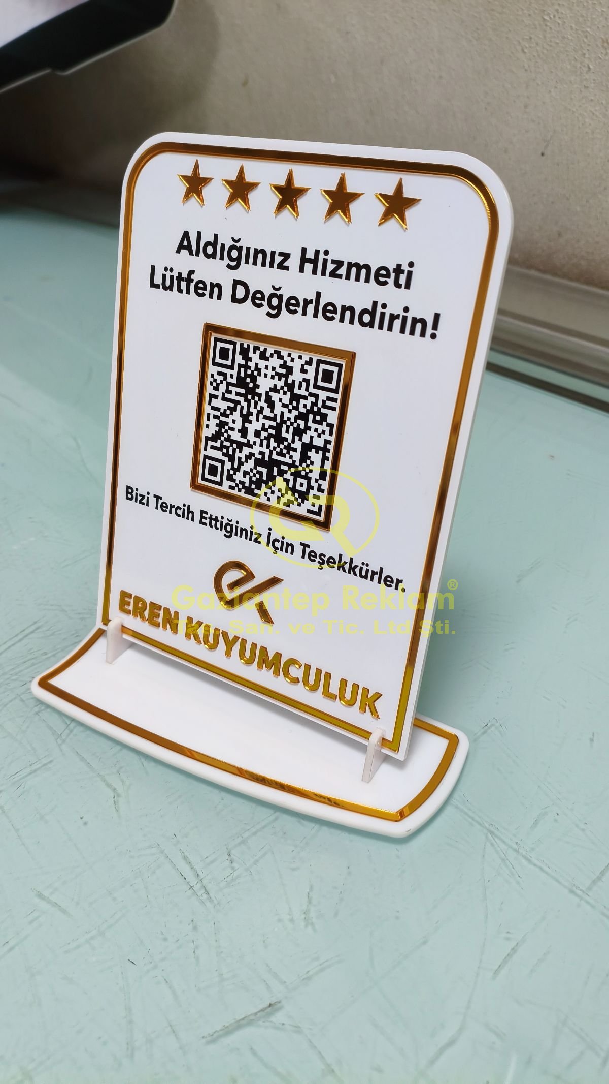 Lazer Kesim Altın Aynalı Pleksi QR Kod Standı