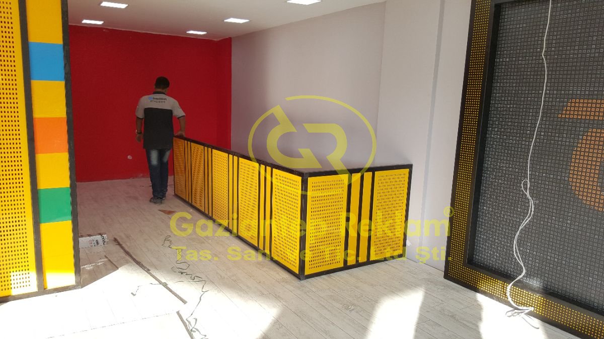 Özel Tasarım Perfore Panel Mağaza Giydirme Uygulamaları
