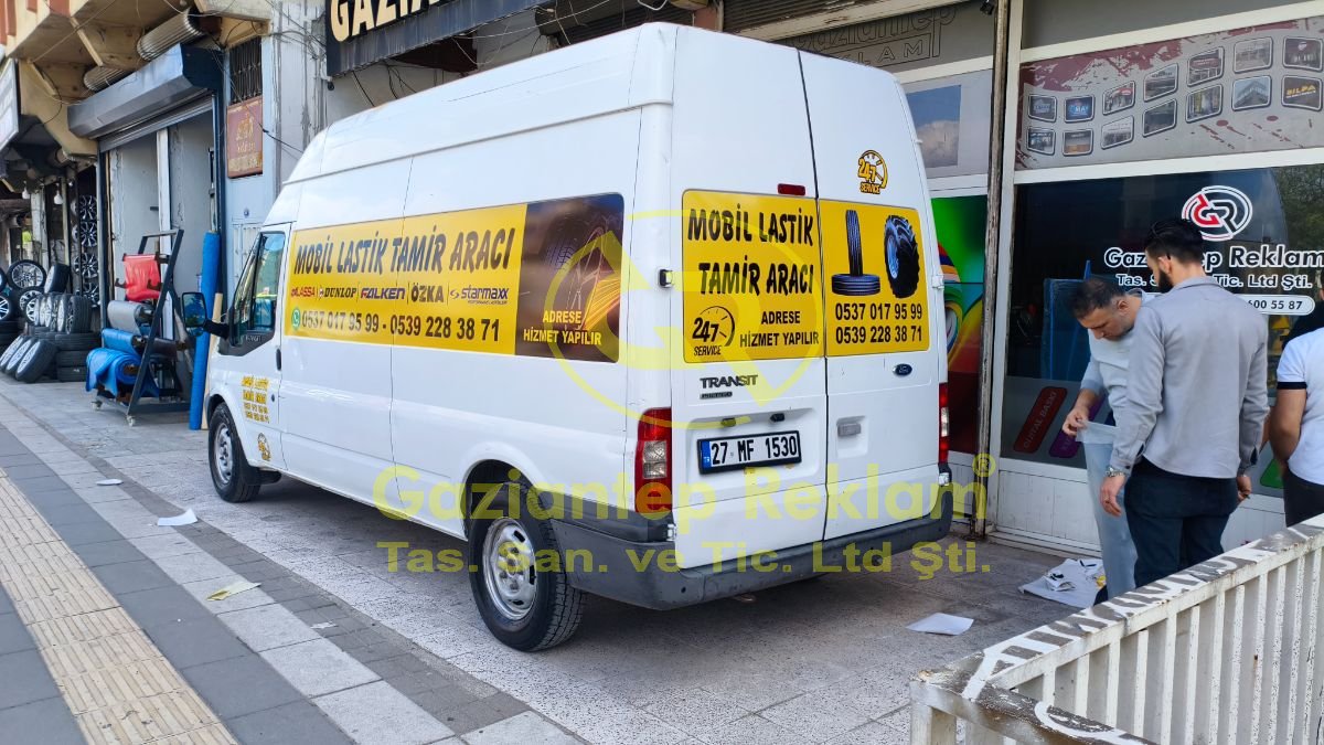 Ticari Araçlar İçin Kurumsal Kimlik Giydirme ve Reklam Uygulaması