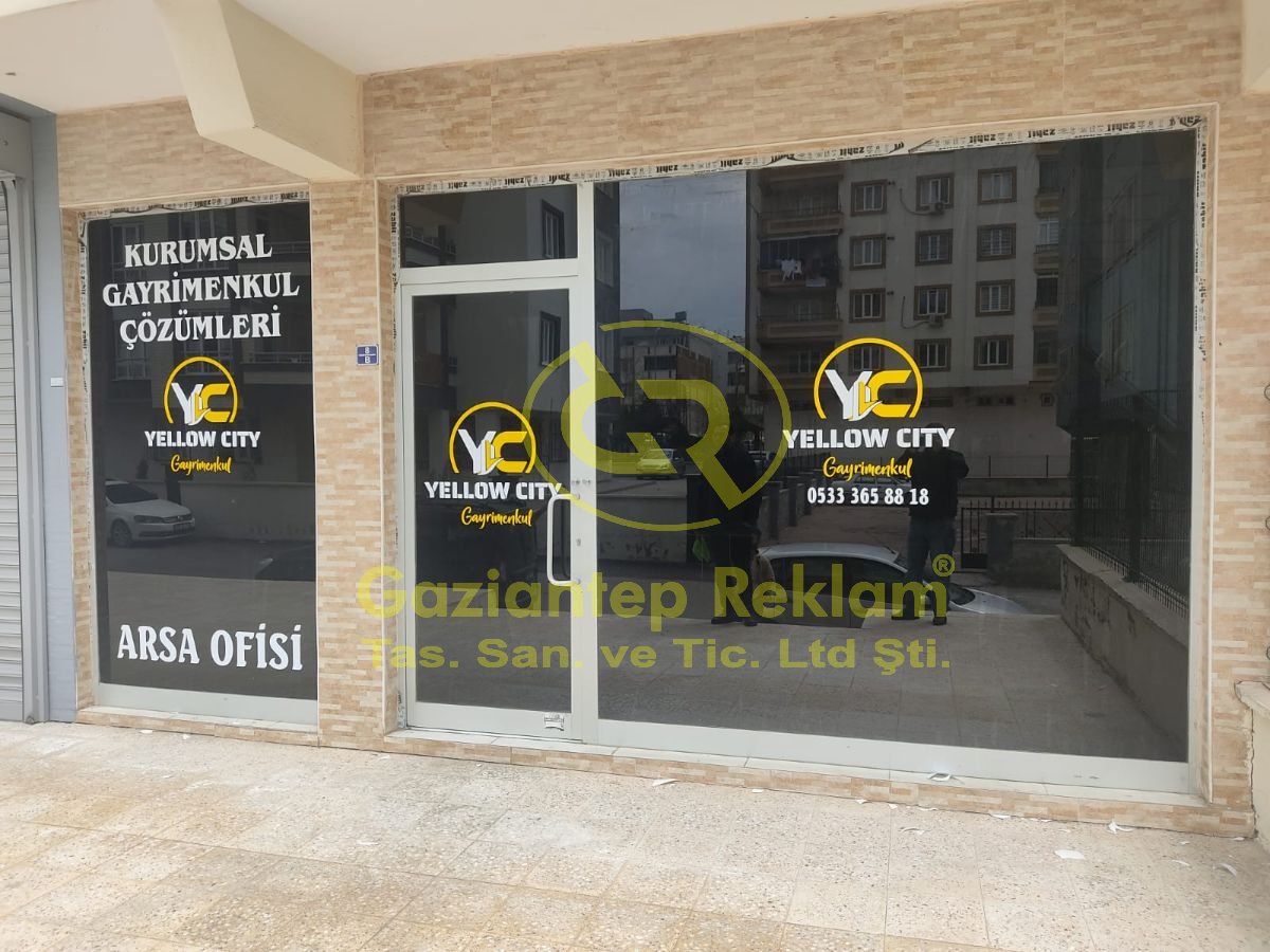 Yellow City Gayrimenkul Vitrin Cam Giydirme film ve logo Uygulaması