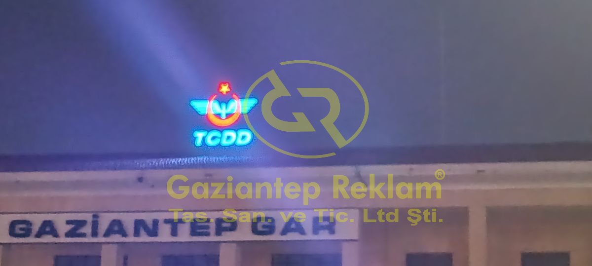 Yüksek Görünürlüklü LED Işıklı Çatı Tabela Çözümleri